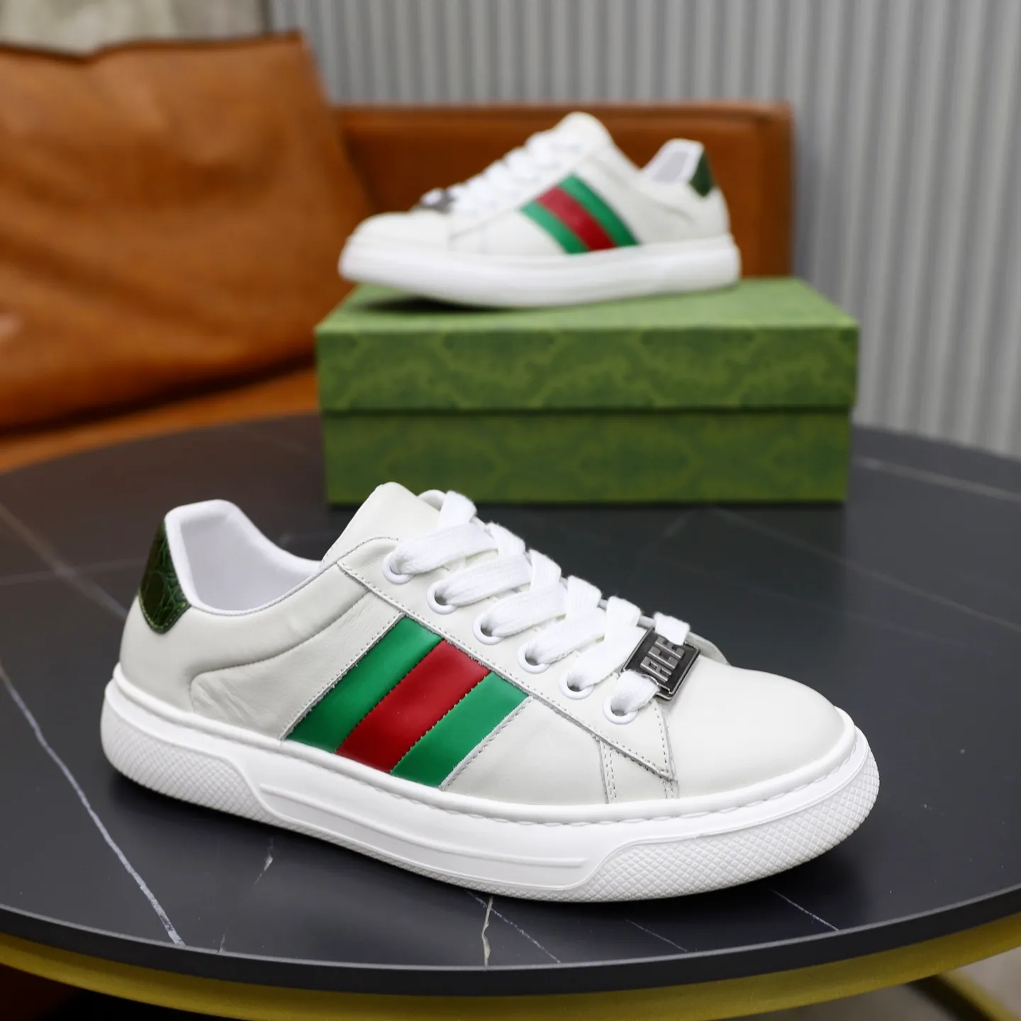 Ex-factory price: 500💰🙅‍♂️🙅‍♂️🙅‍♂️ Brand: Gucci GuCCI Standard code: 38-44 (45 customized) Grade: Same as the official website Material: Original leather splicing Comfortable and breathable pigskin lining Lightweight and wear-resistant sports outsole Style category: Men's fashionable casual shoes Running sneakers Distinguished luxury brand elements Top luxury Color: actual picture color